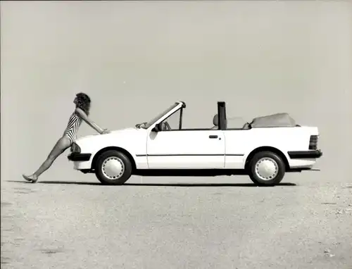 Foto Auto, Ford Escort Cabrio, Frau im Badeanzug