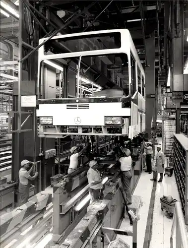 Foto Fertigungsanlagen von Daimler Benz in Mannheim, Omnibus