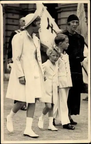 Ak S.A.R. la Princesse Josephine Charlotte de Belgique, Le Prince Baudouin, Le Prince Albert