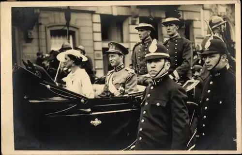 Foto Ak König Leopold III von Belgien, Astrid von Schweden, Kutsche