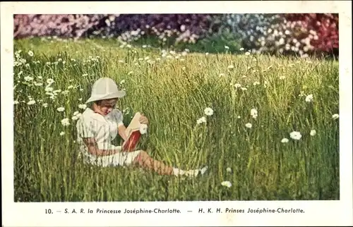 Ak Adel Belgien, Prinzessin Joséphine Charlotte im Gras