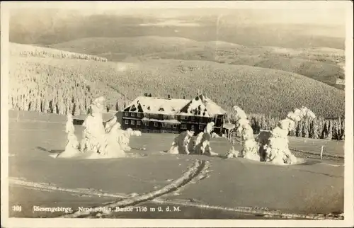 Ak Riesengebirge Schlesien, Neue schlesische Baude, Außenansicht, Schneelandschaft