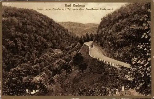 Ak Kudowa Zdrój Bad Kudowa Schlesien, Heuscheuer Straße mit Tal n. d. Forsthaus Restaurant