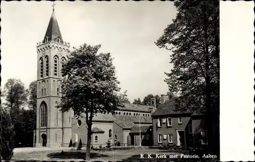 Ak Aalten Gelderland Niederlande, R. K. Kerk met Pastorie