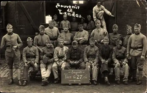 Foto Ak Landau in der Pfalz, Gruppenfoto, Soldaten