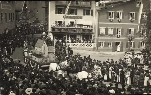 Foto Ak Miesbach in Oberbayern, Trachtenfest, Festzug, Apotheke