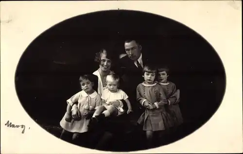 Foto Ak Prinzessin Maria Alix von Sachen, Prinz Franz Joseph von Hohenzollern-Sigmaringen, Kinder
