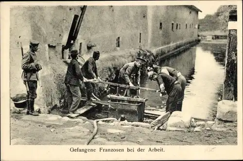 Ak Französische Kriegsgefangene bei der Arbeit, I WK