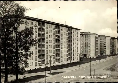Ak Hoyerswerda in der Oberlausitz, Blick auf Hochhäuser in der Neustadt
