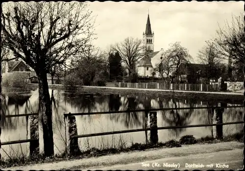 Ak See Niesky in der Oberlausitz, Dorfteich mit Kirche