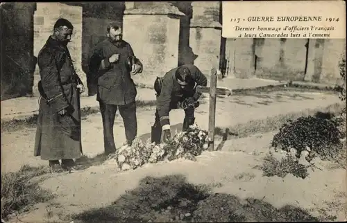 Ak Letzte Hommage französischer Offiziere an ihre Kameraden, I WK