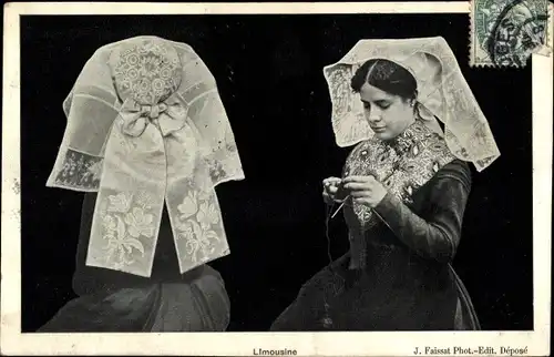 Ak Haute Vienne Frankreich, Limousine, Frau in Tracht beim Stricken