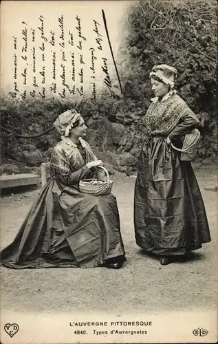 Ak Auvergne, Zwei Frauen in Trachten