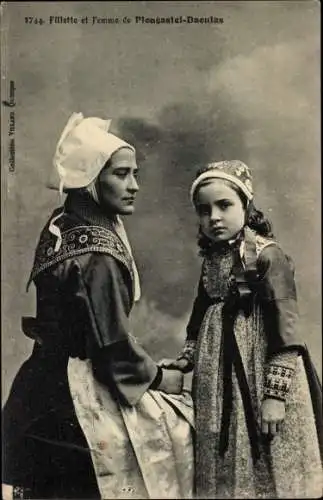 Ak Plougastel Daoulas Finistère, Frau und Mädchen in Tracht