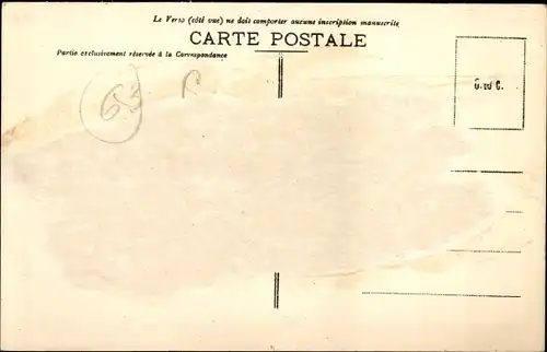 Ak Auvergne, Strickende Frau in Tracht