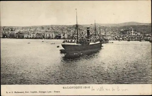 Ak Thessaloniki Griechenland, Blick vom Meer zur Stadt, Dampfschiff