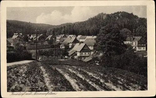 Ak Jonsdorf in Sachsen, Zittauer Gebirge, Ortsansicht mit Nonnenfelsen