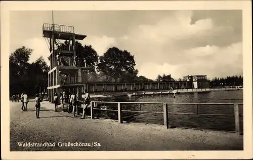 Ak Großschönau im Kreis Görlitz, Partie im Waldstrandbad, Sprungturm, Freibad, Schwimmbecken
