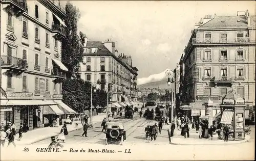 Ak Genève Genf Stadt, Rue du Mont Blanc, Cafe de la Poste, Passanten