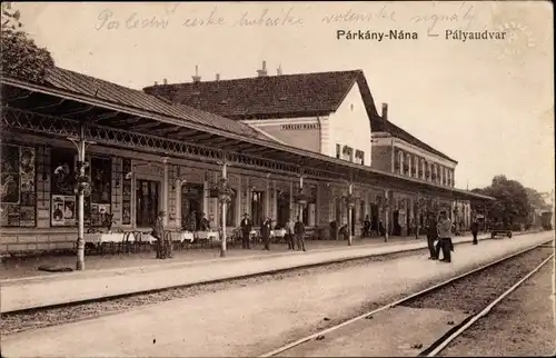 Ak Štúrovo Párkány Parkan Gockern Slowakei, Párkány Nána, Pályaudvar, Bahnhof Gleisseite