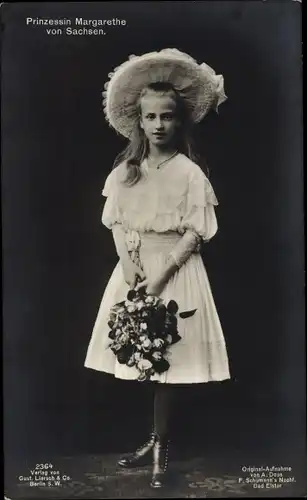 Ak Prinzessin Margarethe von Sachsen, Liersch 2364, Standportrait, Blumen, Hut