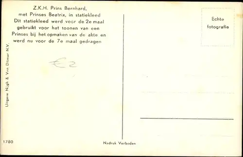 Ak Prinz Bernhard der Niederlande mit Tochter Beatrix in Händen