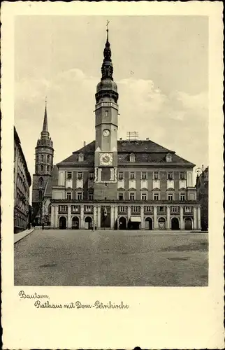 Ak Bautzen in der Oberlausitz, Rathaus mit Dom-Petrikirche