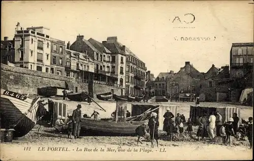 Ak Le Portel Pas de Calais, La Rue de la Mer, vue de la Plage