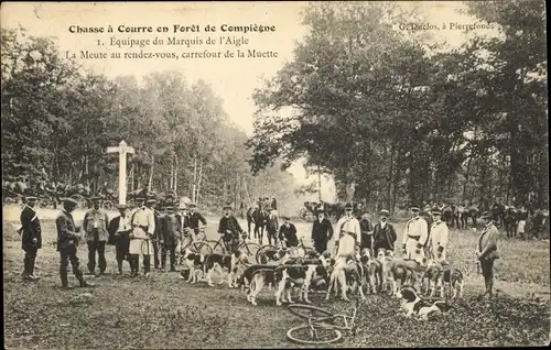 Ak Compiègne Oise, Equipage du Marquis de l'Aigle, La Meute au rendez-voux, carrefour de la Muette