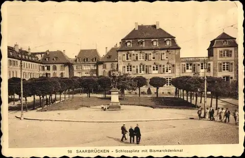 Ak Saarbrücken im Saarland, Schlossplatz mit Bismarckdenkmal