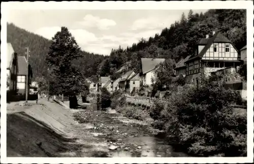 Ak Großbreitenbach in Thüringen, Ortspartie mit Bachlauf