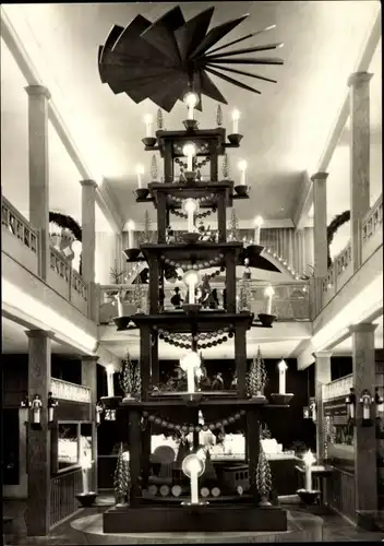 Ak Seiffen im Erzgebirge, große Pyramide, Spielzeugmuseum