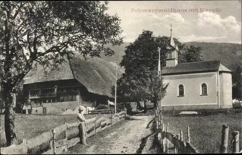 Ak Schwarzwald, Schwarzwaldhaus mit Kapelle