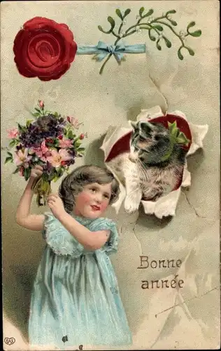 Präge Ak Glückwunsch Neujahr, Katze, Mädchen mit Blumenstrauß, Mistelzweig