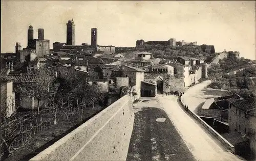 Ak San Gimignano Toskana Italien, Panorama con la Porta di S. Matteo