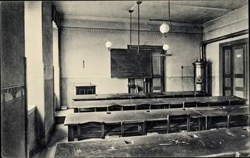 Ak Dresden Zentrum Altstadt, Handelslehranstalt, Alte Schule, Klassenzimmer