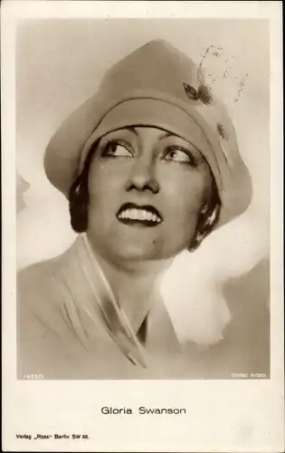 Ak Schauspielerin Gloria Swanson, Portrait, Mütze