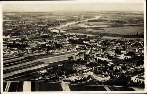 Ak Riesa an der Elbe Sachsen, Fliegeraufnahme, Panoramablick auf die Stadt