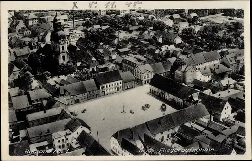 Ak Ruhland in der Oberlausitz, Luftbild vom Ort, Markt