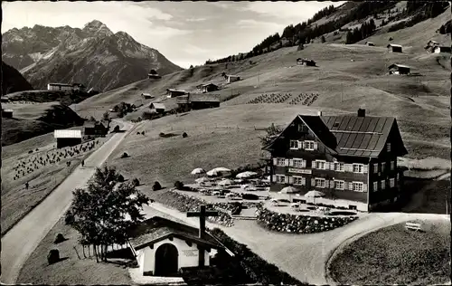Ak Hirschegg Mittelberg im Kleinwalsertal Vorarlberg, Weinklause Kreuz