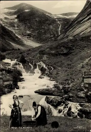 Ak Norwegen, Nordfjord, Frauen beim Waschen, Waschwanne, Bach