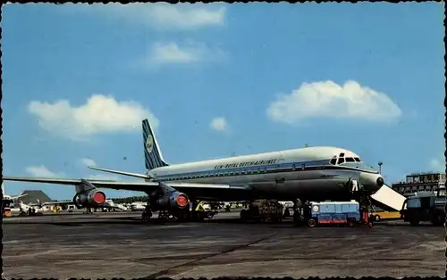 Ak Amsterdam Nordholland Niederlande, Flughafen Schiphol, Passagierflugzeug KLM Royal Dutch Airl.