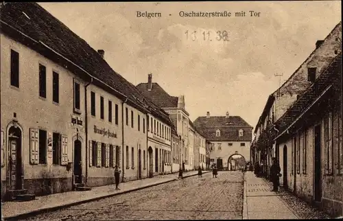 Ak Belgern in Sachsen, Oschatzerstraße mit Tor