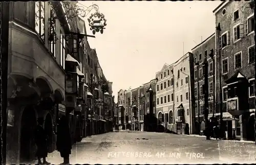 Foto Ak  Rattenberg am Inn Tirol, Straßenpartie, Gasthof