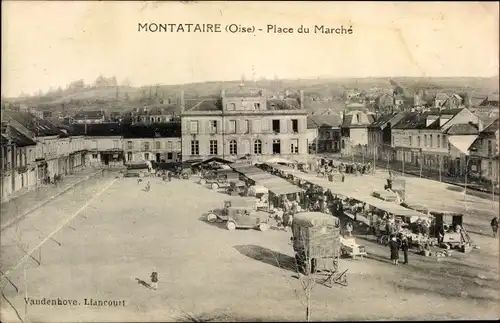 Ak Montataire Oise, Place du Marche