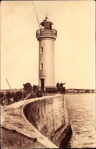 Ak Royan Charente-Maritime, Leuchtturm, der die Hafeneinfahrt markiert
