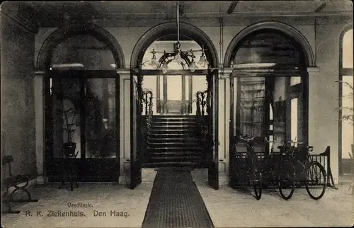 Ak 's Gravenhage Den Haag Südholland, R. K. Ziekenhuis, Vestibule