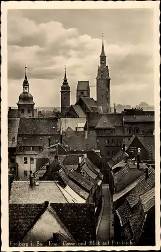 Ak Freiberg in Sachsen, enge Gasse mit Blick nach Petrikirche