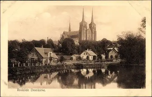 Ak Roskilde Dänemark, Kanalpartie mit Blick auf die Domkirche