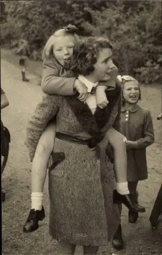 Foto Ak Prinzessin Beatrix der Niederlande, 1945